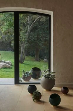 AYTM Globe Blumentopf Ø21 Cm, Schwarz 8 AYTM Globe Blumentopf Ø21 Cm, Schwarz -Grünblick Verkäufe aytm globe blumentopf schwarz 7 3