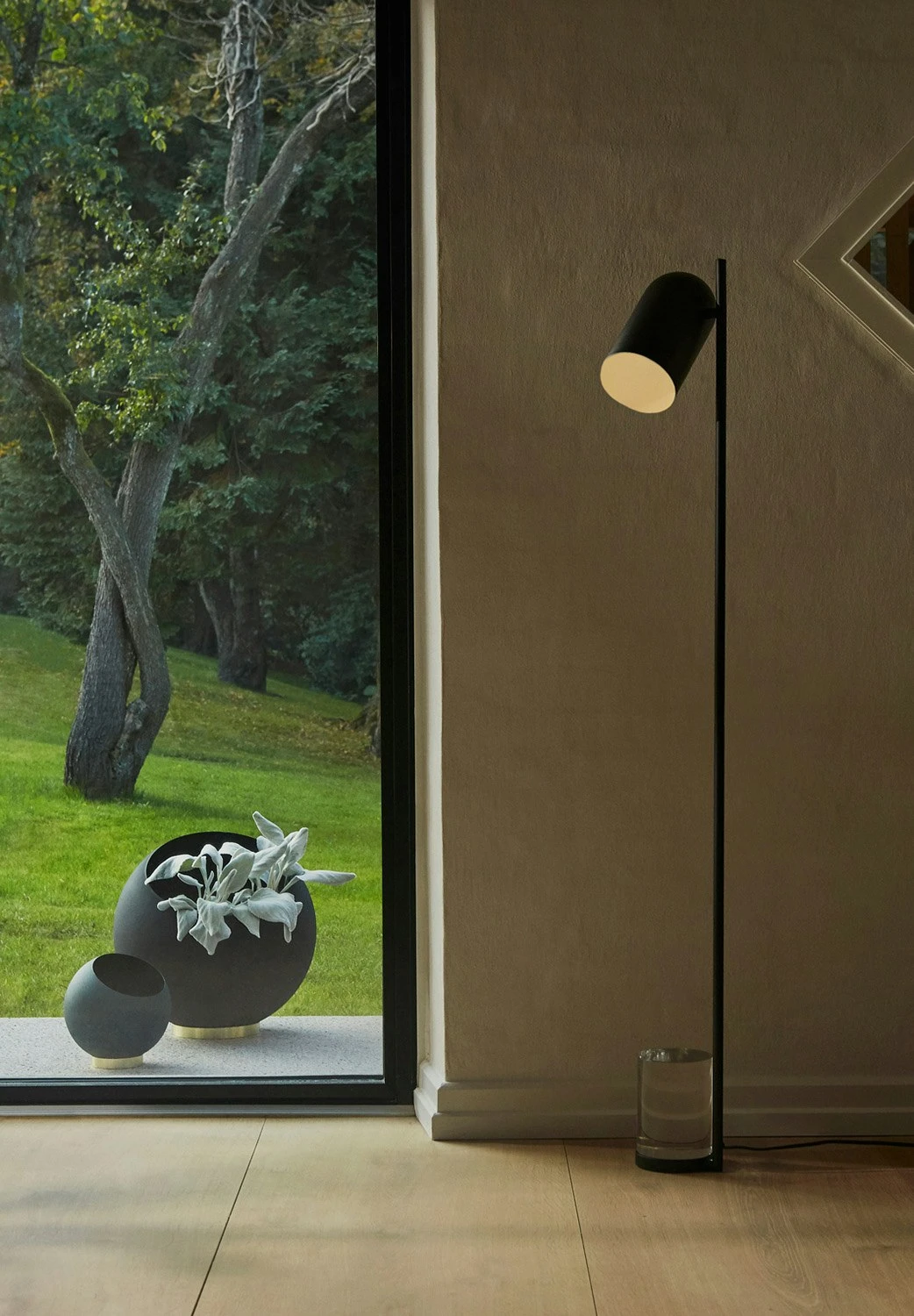 AYTM Globe Blumentopf Ø21 Cm, Schwarz 4 AYTM Globe Blumentopf Ø21 Cm, Schwarz – Bild 4