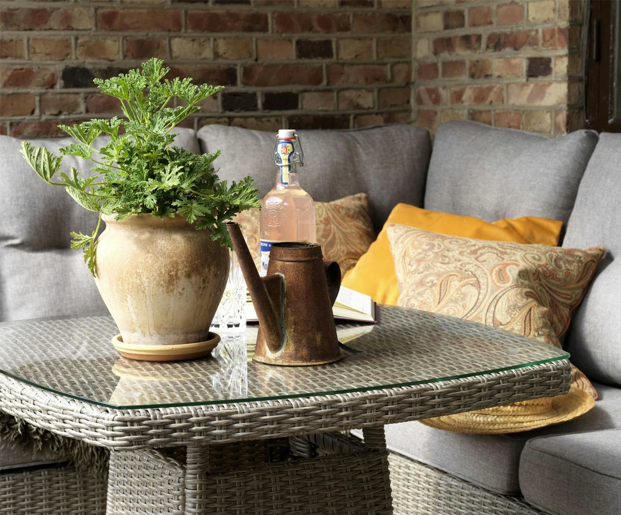 Brafab Ashfield Tisch 80x80 H69, Beige/Glas 3 Brafab Ashfield Tisch 80x80 H69, Beige/Glas – Bild 3