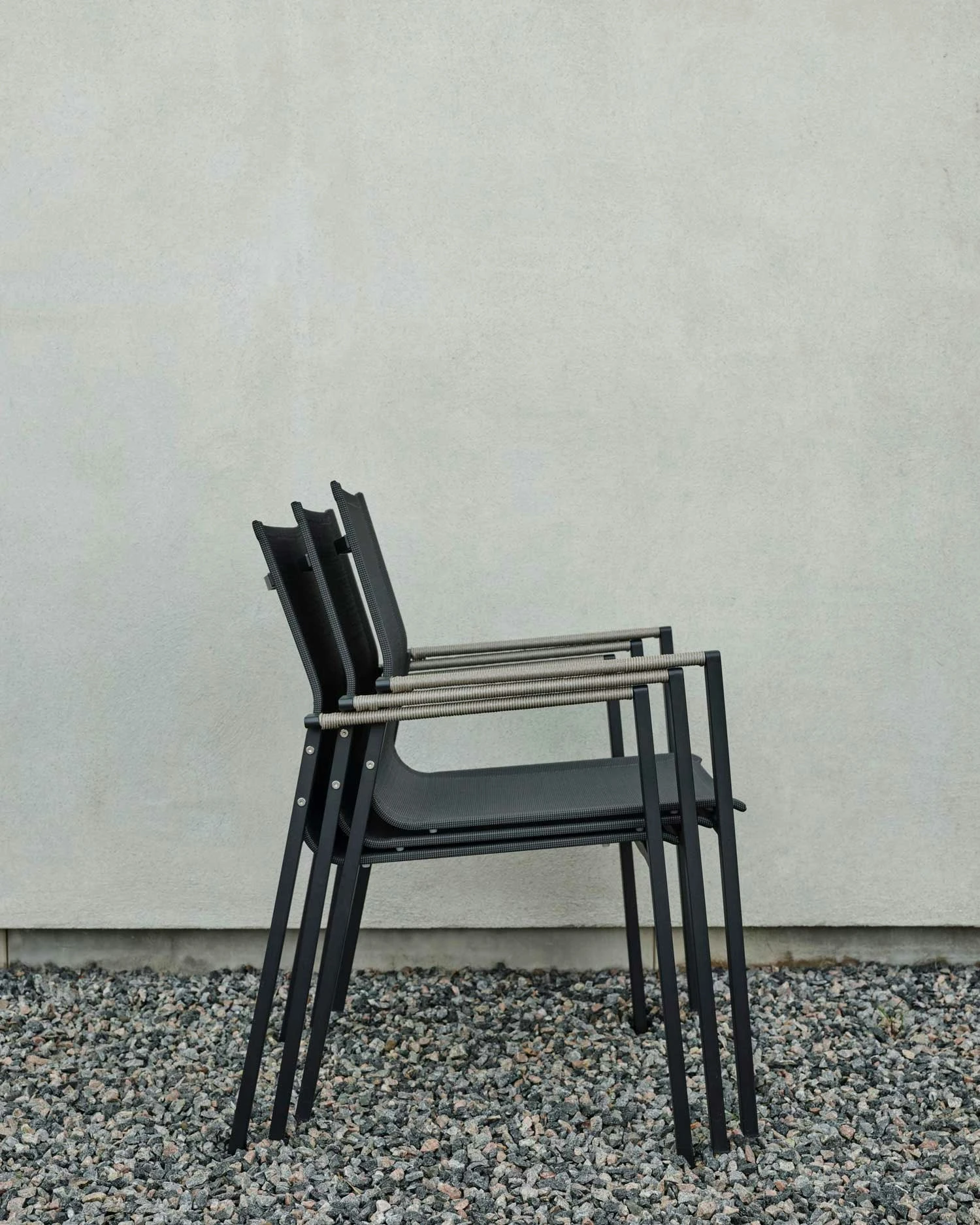 Brafab Lyra Esszimmerstuhl, Schwarz/Grau 3 Brafab Lyra Esszimmerstuhl, Schwarz/Grau – Bild 3