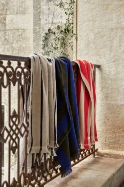 Ferm LIVING Alee Strandtuch, Rot / Light Camel -Grünblick Verkäufe ferm living alee strandtuch 3