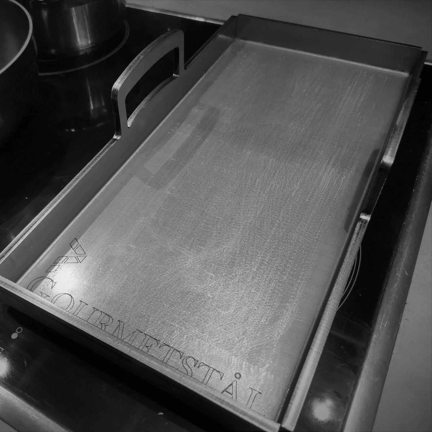 Grillplatte Aus Stahl Mit Griffen, 32x32 Cm 2 Grillplatte Aus Stahl Mit Griffen, 32x32 Cm – Bild 2