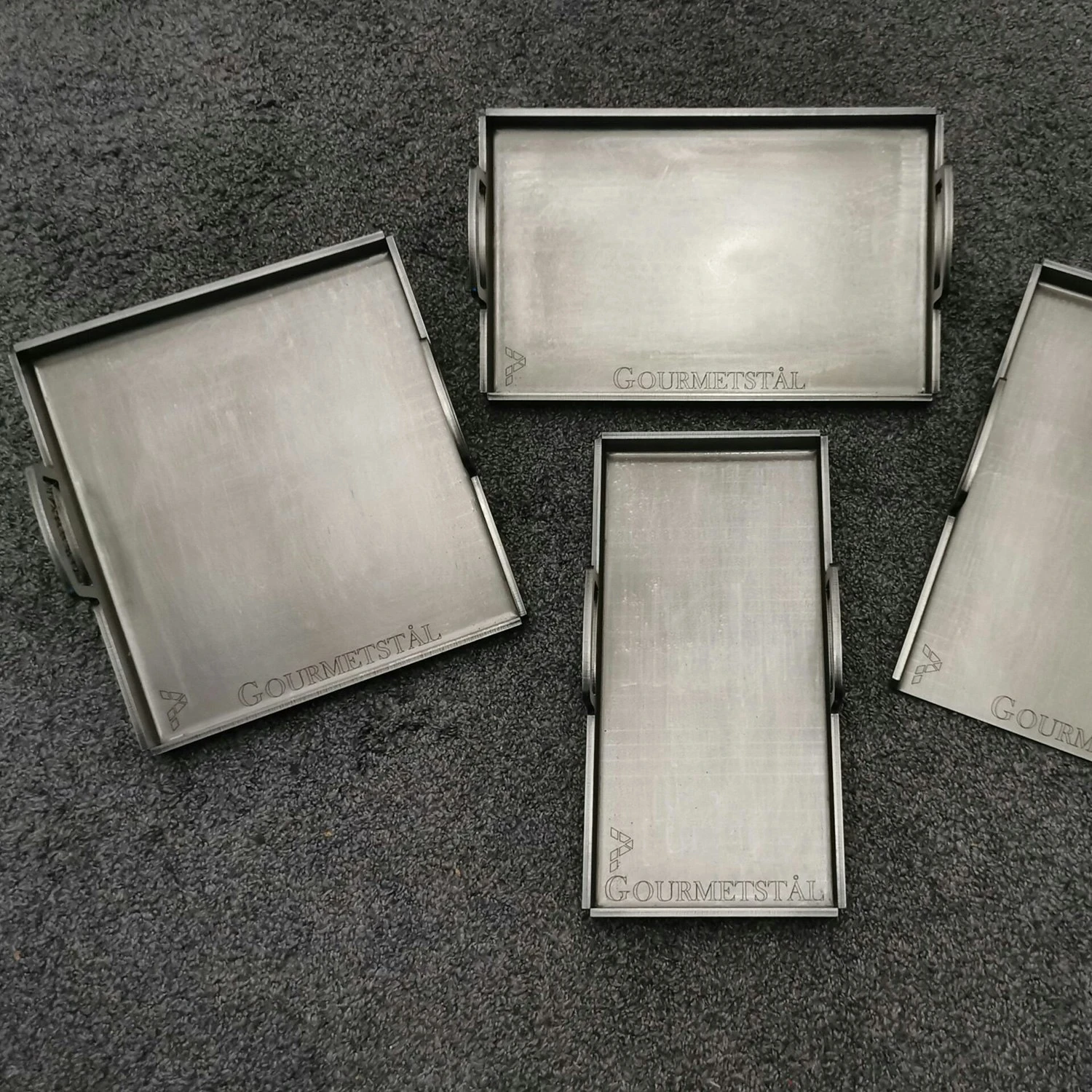 Grillplatte Aus Stahl Mit Griffen, 32x32 Cm 3 Grillplatte Aus Stahl Mit Griffen, 32x32 Cm – Bild 3