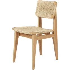Gubi C-Chair Outdoor Esszimmerstuhl Teakholz -Grünblick Verkäufe gubi c chair outdoor dining chair 1